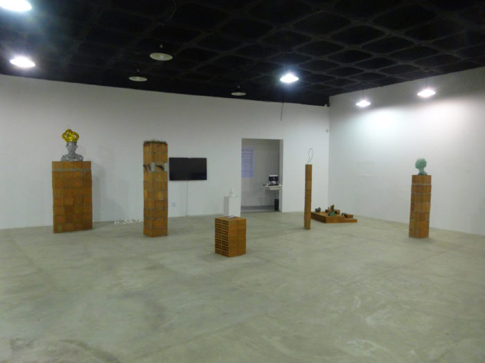Bianka Mieskes-fragil-die dünne Haut der Zivilisation-Gesamtansicht Installation